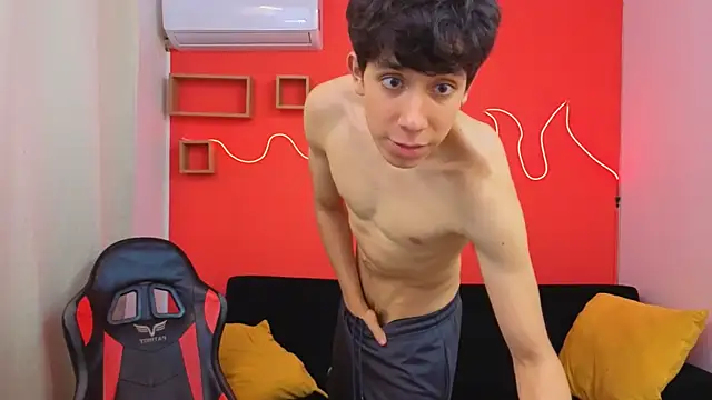 Neo Twink online show from May 1, 2026, 7:07 pm