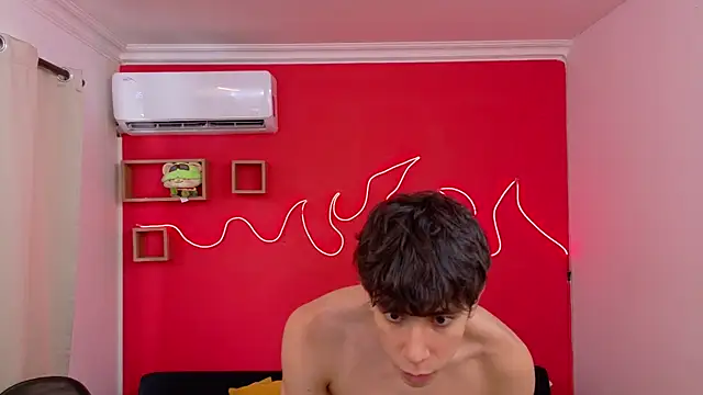 Neo Twink online show from July 29, 2026, 7:01 pm