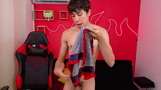 Neo Twink online show from July 31, 2026, 7:24 pm