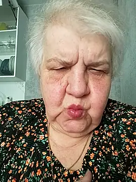 HapinessLovee online show from May 4, 2026, 10:44 am