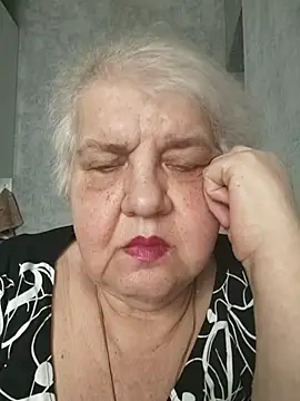 HapinessLovee online show from June 12, 2026, 4:17 pm