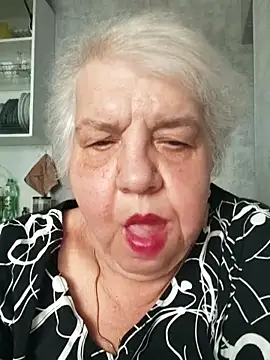 HapinessLovee online show from June 17, 2026, 1:34 pm