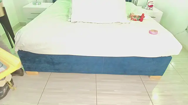 Snapshot of Velora_nigth chatting on December 18, 2025, 11:05 am Velora nigth online show from December 18, 2025, 11:05 am