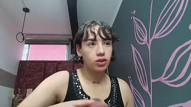 Kiara Fox   online show from April 30, 2026, 8:37 pm