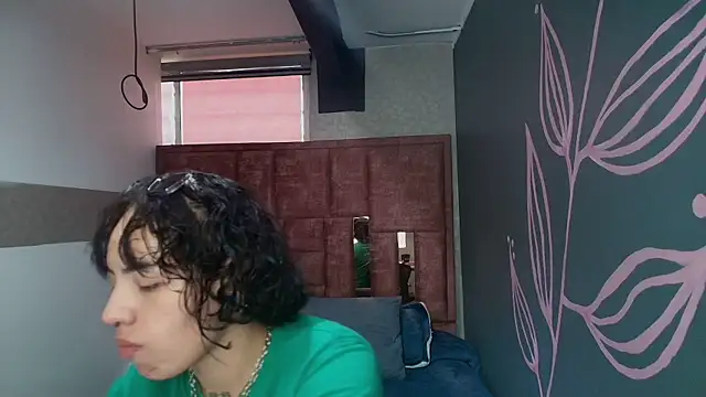 Kiara Fox   online show from May 6, 2026, 8:14 pm