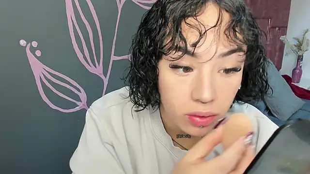 Kiara Fox   online show from May 8, 2026, 8:03 pm