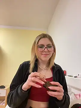 Milly-Kiss online show from January 18, 2026, 9:07 pm