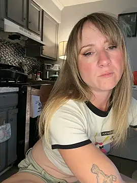 alluringpixie online show from May 4, 2026, 7:43 pm