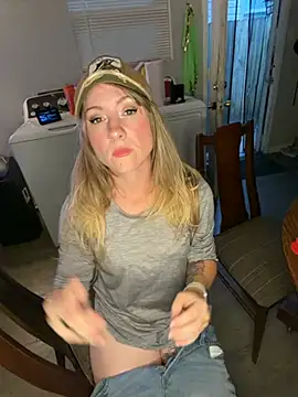 alluringpixie online show from May 6, 2026, 11:43 pm