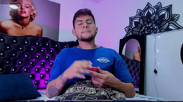 vaalentiino online show from December 14, 2025, 10:25 pm