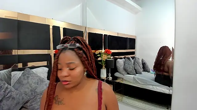 nefferetcharlotte online show from February 3, 2026, 10:15 pm