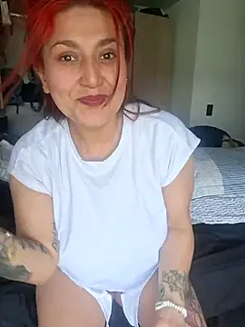 Magenta Moon online show from February 18, 2026, 6:48 pm