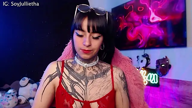 Julls420  online show from February 13, 2026, 2:29 am