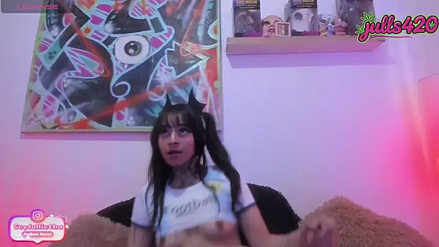 Julls420  online show from June 13, 2026, 9:13 pm