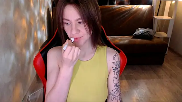 MiaBun1 online show from December 17, 2025, 4:18 am