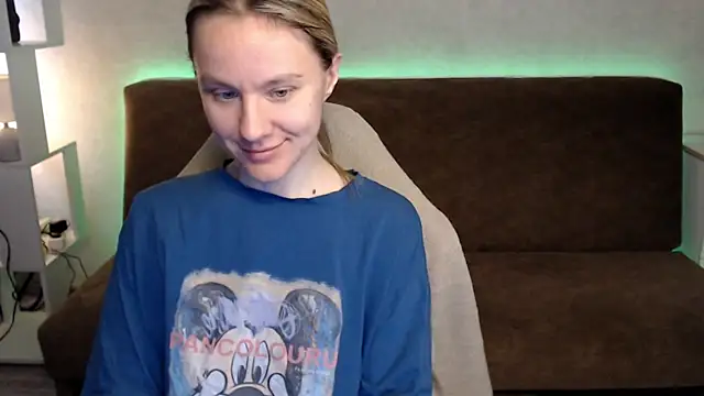 MiaBun1 online show from May 12, 2026, 3:36 am