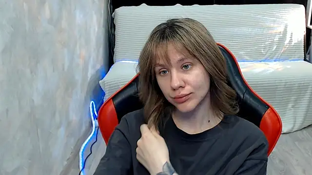 MiaBun1 online show from May 18, 2026, 4:07 am