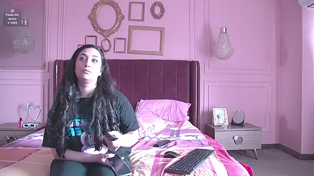 Snapshot of KendallVelvet chatting on March 18, 2026, 1:25 pm KendallVelvet online show from March 18, 2026, 1:25 pm