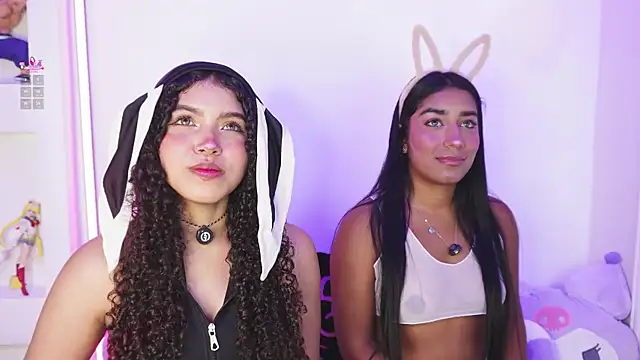 SaraJonesxx online show from April 5, 2026, 1:52 pm