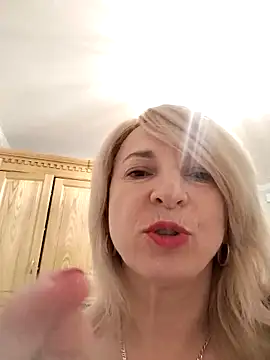 AhlyssaLove1155 online show from May 4, 2026, 8:05 pm