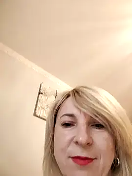 AhlyssaLove1155 online show from May 5, 2026, 5:10 pm