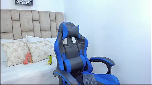 trasee lee online show from December 22, 2025, 6:49 pm