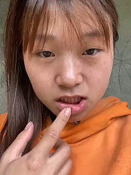 hinata-xx online show from April 24, 2026, 8:06 am