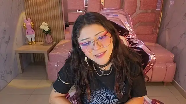 miss devil s online show from December 19, 2025, 3:57 am