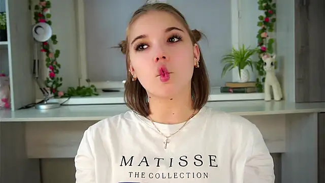 SolBurri online show from December 21, 2025, 1:46 am