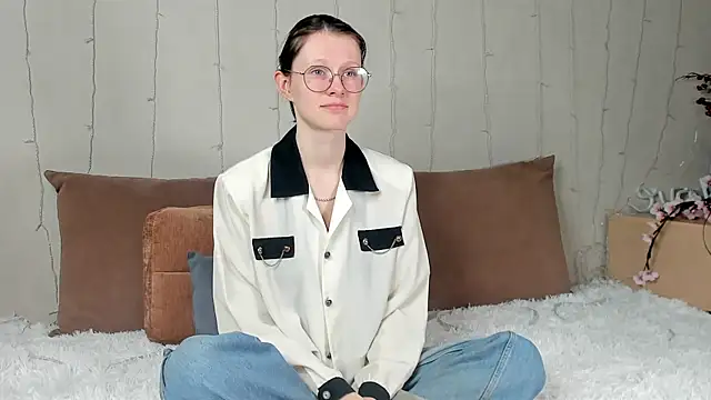 RoxyHerena online show from December 23, 2025, 5:05 am