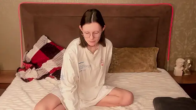 RoxyHerena online show from January 11, 2026, 5:01 am