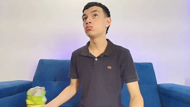 Kris Storm online show from December 19, 2025, 7:43 pm