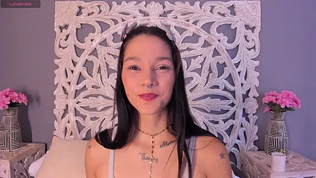 loraineblake online show from December 22, 2025, 1:08 pm