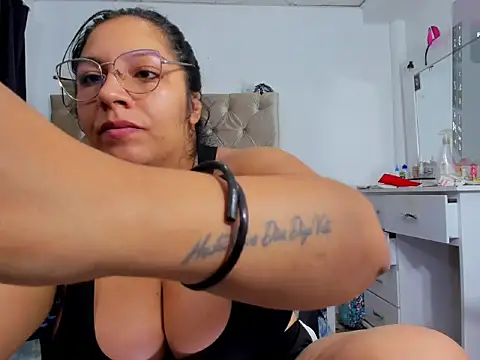 lulu parker online show from March 10, 2026, 1:32 am