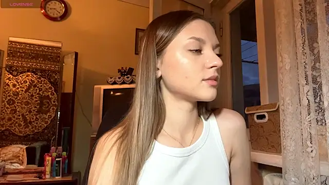 EnergeticMona online show from December 18, 2025, 2:01 pm