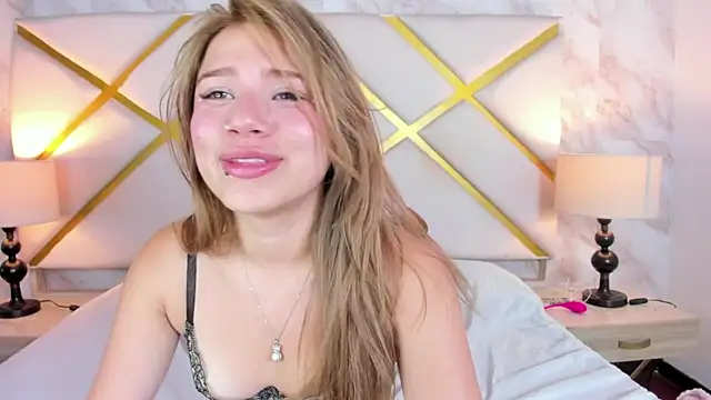 Snapshot of SolSweet_x chatting on December 20, 2025, 7:43 pm SolSweet x online show from December 20, 2025, 7:43 pm