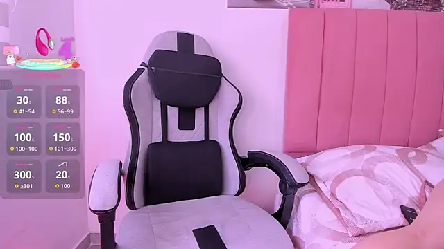 JackieDumont2 online show from December 21, 2025, 9:11 pm