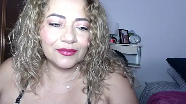 mariajosebarrazaa online show from June 23, 2026, 3:54 pm