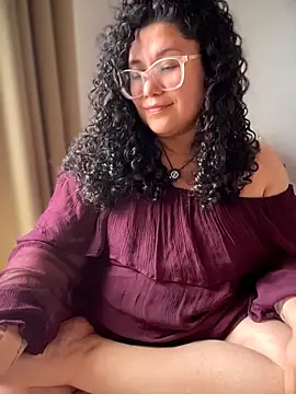VanesssaMilf  online show from April 21, 2026, 8:55 pm