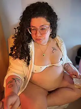VanesssaMilf  online show from June 16, 2026, 2:03 am
