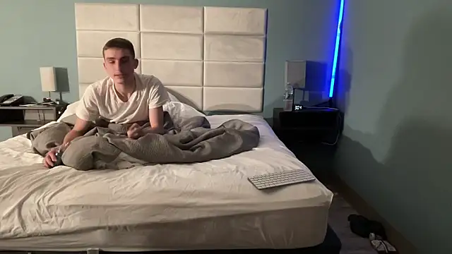 cosmiccloudpig online show from February 2, 2026, 11:53 am