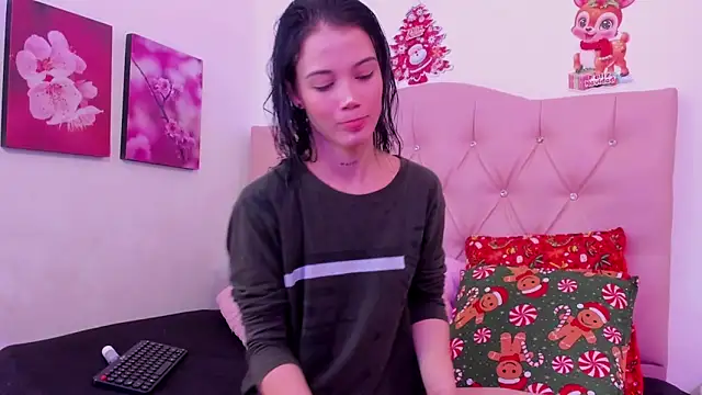 mia collin  online show from December 22, 2025, 2:36 pm