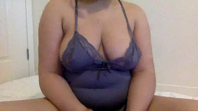 LebanesePrincess online show from December 16, 2025, 7:41 pm