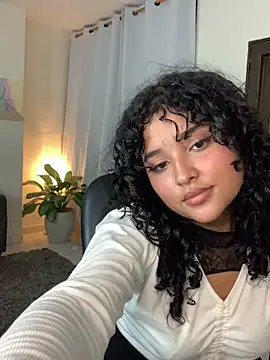 ladulcemary  online show from May 7, 2026, 12:27 am