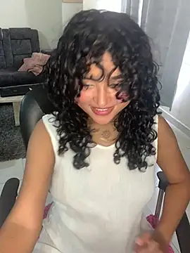 ladulcemary  online show from May 10, 2026, 8:03 pm