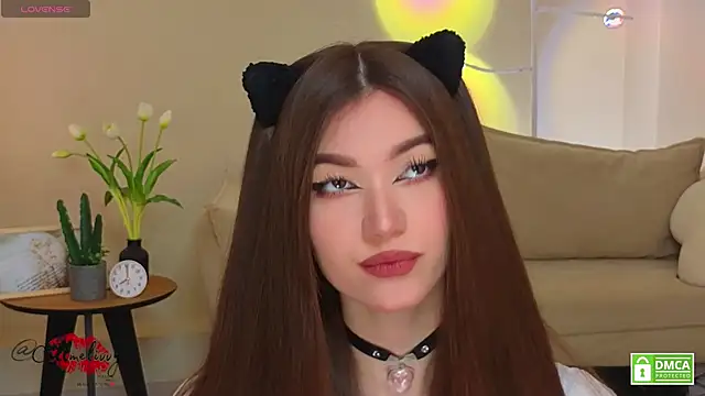 oliviaah  online show from May 8, 2026, 2:44 pm