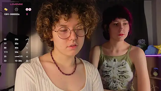 YaniraHalliburton online show from December 16, 2025, 6:13 pm