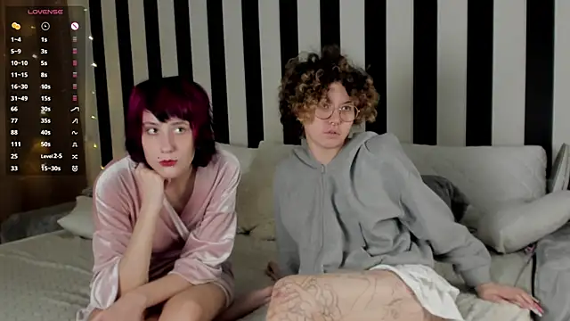 YaniraHalliburton online show from December 17, 2025, 6:14 pm