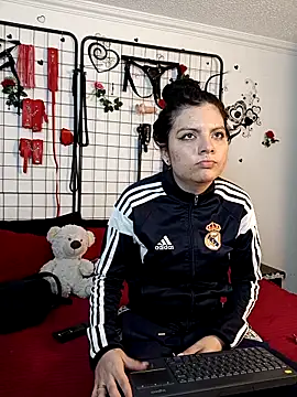 latinn girls online show from December 17, 2025, 12:44 pm