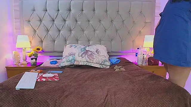 Samanthaafg love online show from January 17, 2026, 3:33 am